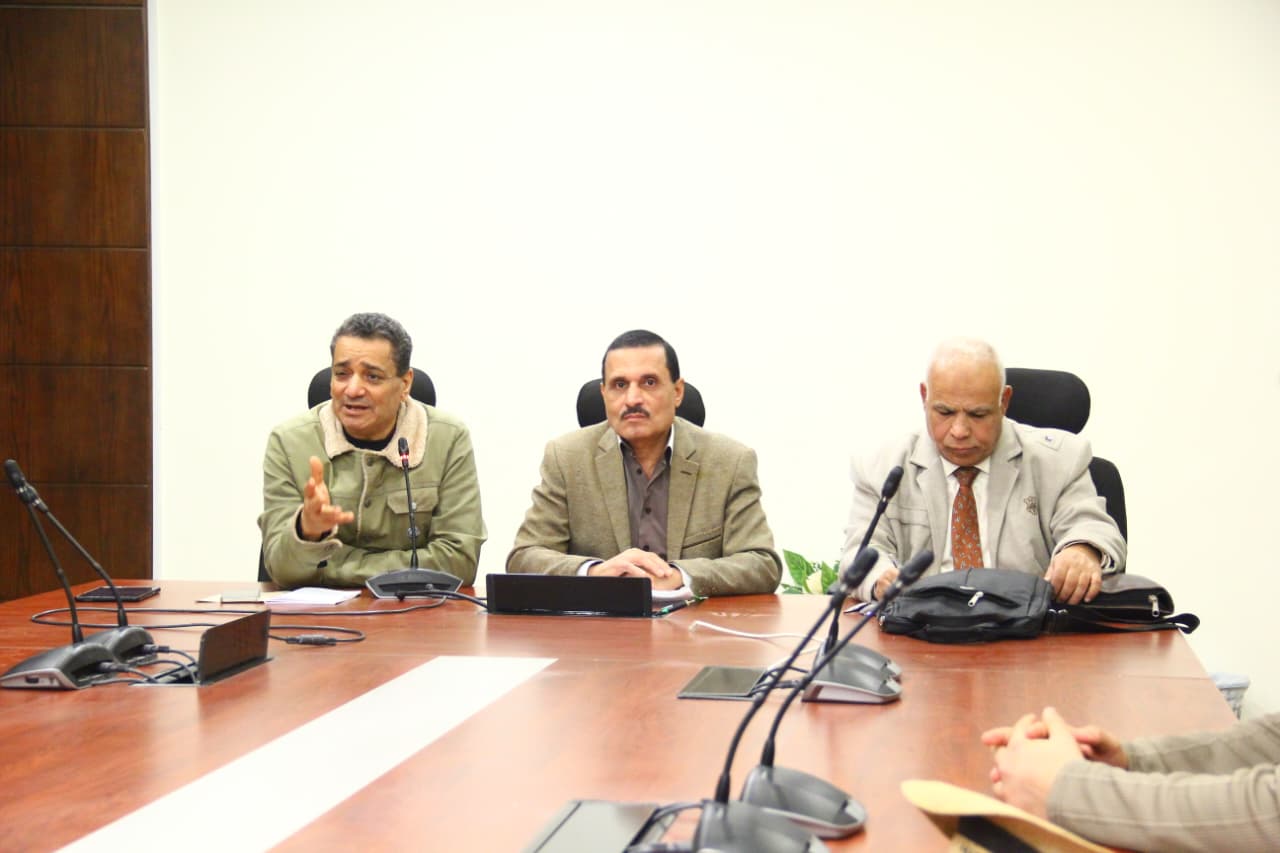 مستقبل مصر تحت أضواء القصيدة.. شعراء جامعة الأزهر يخطفون الأنظار في معرض الكتاب